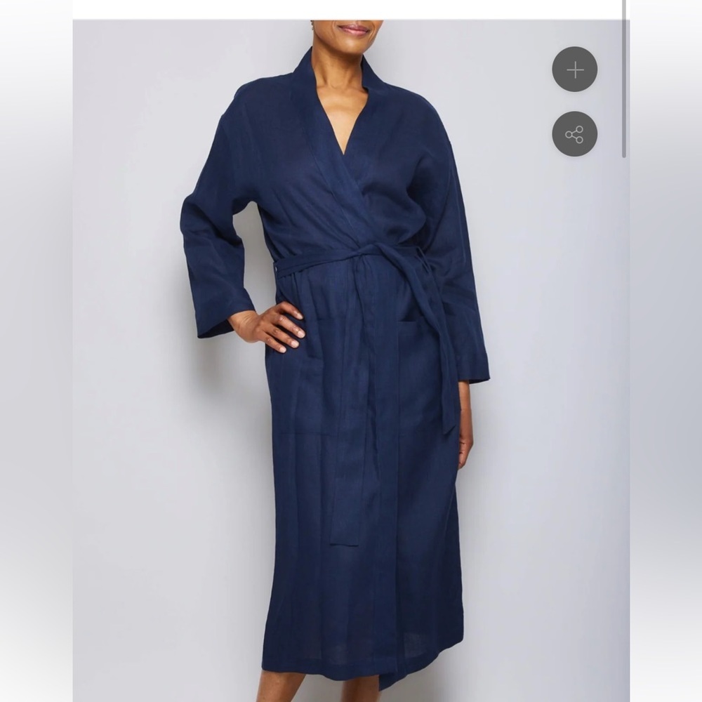 B LONG LINEN ROBE